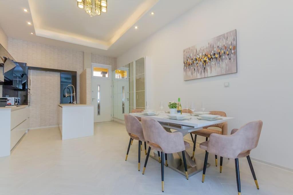 The Opulent Oasis By Newave Apartments Budapest Eksteriør bilde